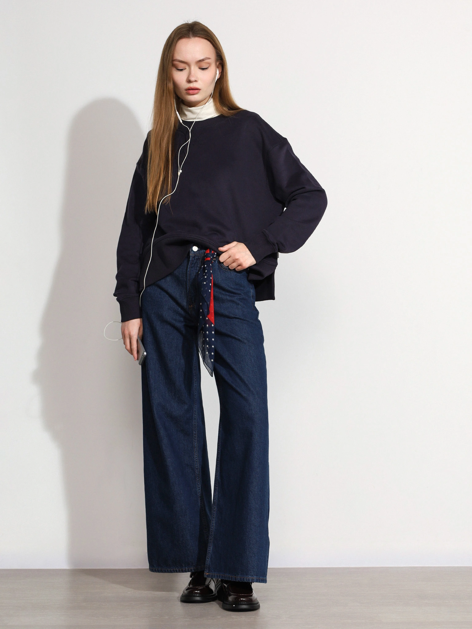 Толстовка темно-синего цвета из смесового хлопка